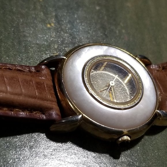 Genuine Guess Watch Retro Mother of Pearl Face Rim Women Watches Working - Picture 4 of 8